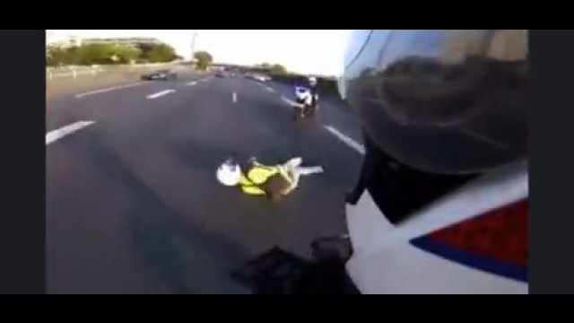 Francuski policjant nie miał litości dla uciekającego motocyklisty [WIDEO]