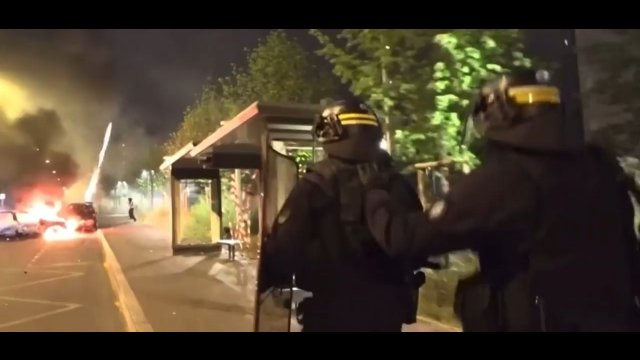 Francuskie ulice w ogniu. Policja nie jest w stanie sobie poradzić z protestami