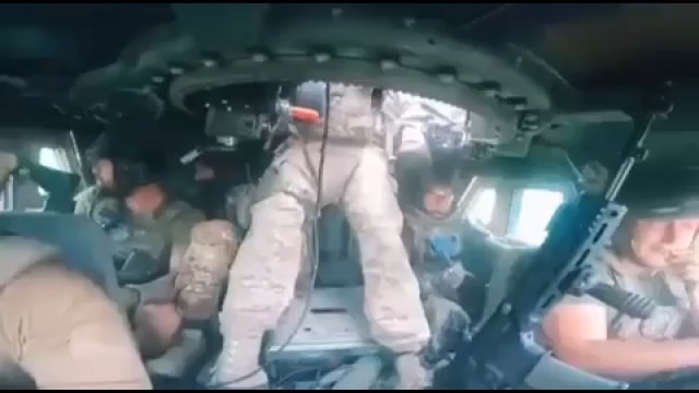 Nagranie z wnętrza Hummera, który wjechał w minę podczas ataku na rosyjskie okopy.