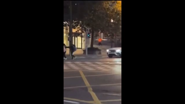 Atak terrorystyczny w Brukseli. Nie żyje dwóch kibiców, jest nagranie! [WIDEO]