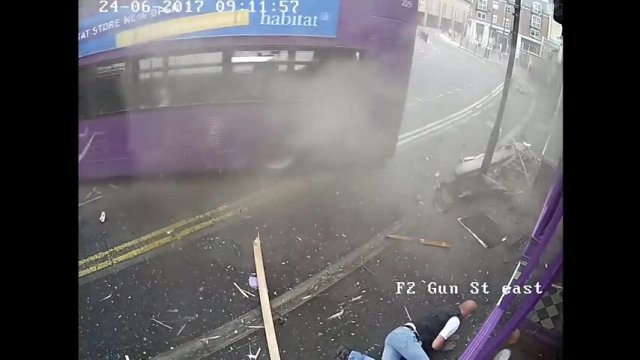 Mężczyzna został potrącony przez autobus