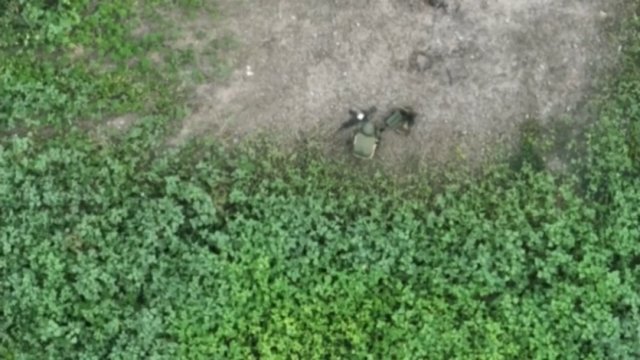 Dron zrzucił bombę na rosyjskiego żołnierza, gdy ten się załatwiał