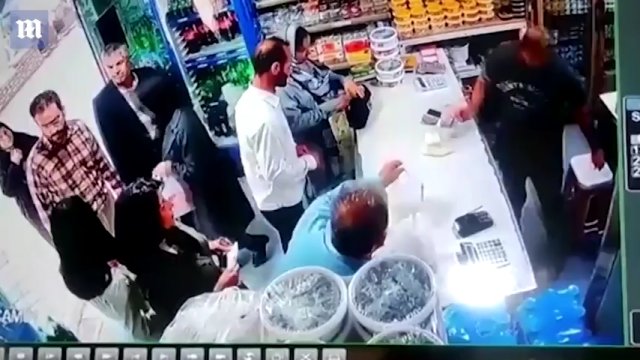 Mężczyzna wylał jogurt na kobiety w Iranie za to, że nie zakryły włosów