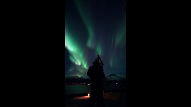 Zachwycająca zorza rozświetliła niebo w Finlandii [WIDEO]