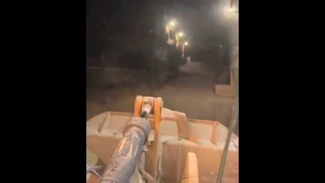 Śmierć podczas transmisji na żywo! Palestyńczyk filmował próbę ataku buldożerem [WIDEO]