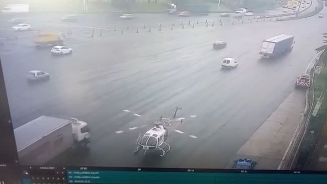 Kierowca tira zahacza o helikopter który wylądował by uratować rannego kierowcę z innego wypadku