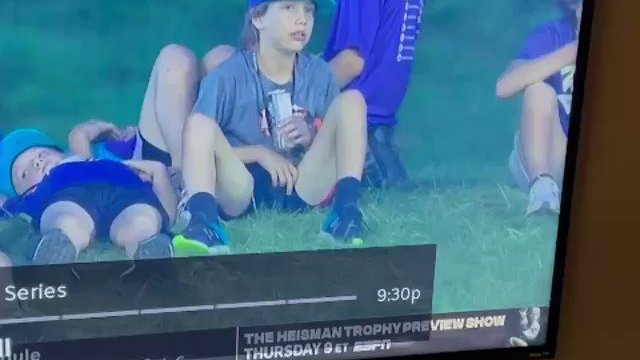 Dzieci przyłapane na patrzeniu na cycki podczas World Series Little League