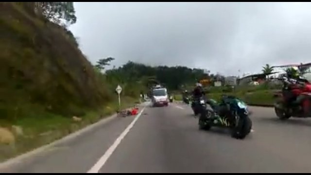 Motocyklista uderzył w jadącego rowerzystę