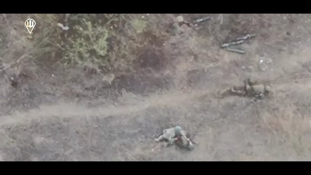 Rosyjski żołnierz dokonał egzekucji na swoim towarzyszu, po czym zabrał mu amunicję [WIDEO]