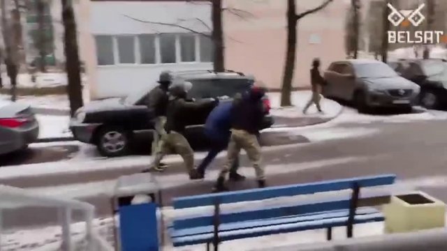 Białoruś: Milicja bije pałkami bezbronnego zatrzymanego