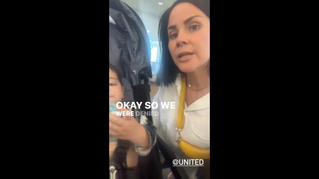 Matka z dzieckiem została wyrzucona z samolotu, bo... użyła złych zaimków do stewardesy