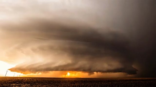 Niesamowity timelapse pokazujący superkomórkę burzową w Kansas [WIDEO]
