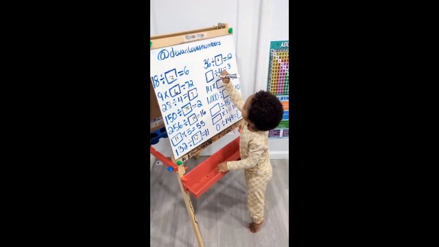Młody geniusz! 2-letek spokojnie rozwiązuje proste równania matematyczne [WIDEO]