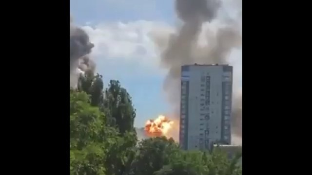 Mieszkaniec Kijowa pokazał, jak wygląda z daleka bombardowanie przez Rosjan [WIDEO]