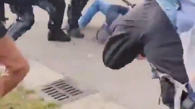 Nieproporcjonalna przemoc policji na wczorajszych prostestach antycovidowych w Hadze
