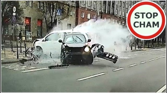Wypadek na skrzyżowaniu w Warszawie - 10.01.2022