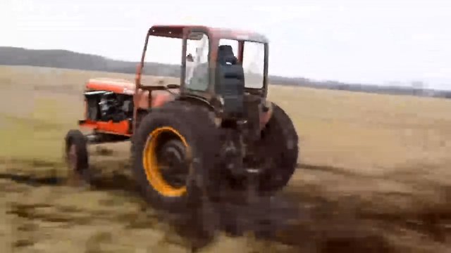Traktor z turbo. Z takim traktorem zaorasz pole w kilka chwil