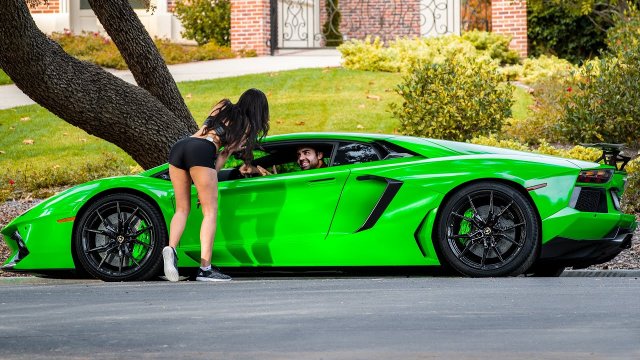 Jak Lamborghini zmienia punkt widzenia dziewczyn?
