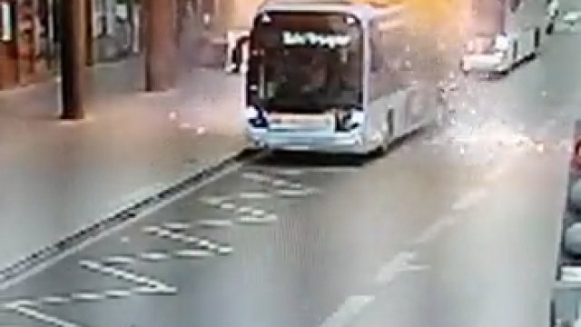 Elektryczny autobus zapalił się w Paryżu