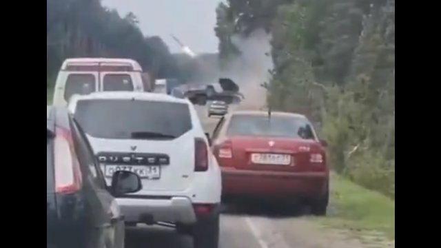 Ruscy atakują pozycje ukraińskie z zatłoczonej drogi [WIDEO]