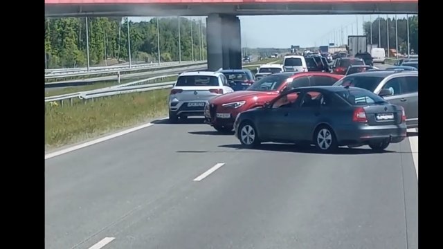 Zbiorowe szaleństwo na Autostradzie A2. Kierowcy jechali pod prąd! [WIDEO]