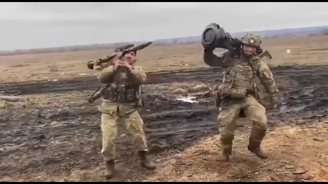 Ukraińscy żołnierze tańczą do Hard Bass. Morale wysokie! [WIDEO]