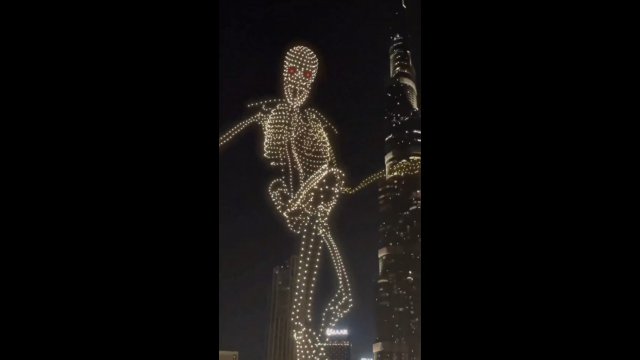 Niesamowity pokaz dronów na Halloween w Dubaju