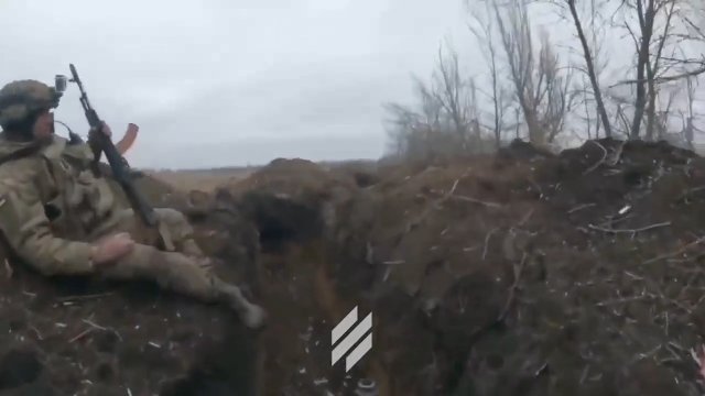 POV ukraińskiego strzelca z ataku na rosyjskie okopy