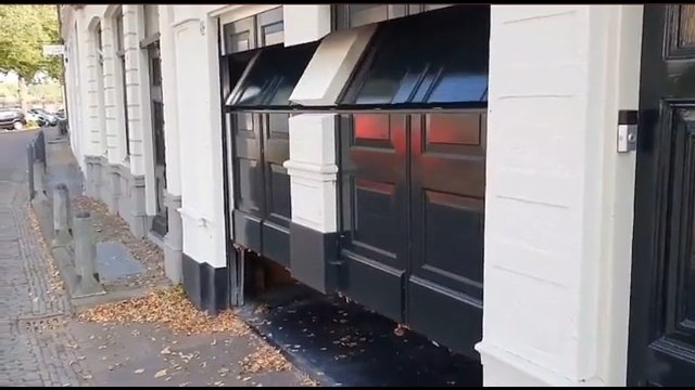Perfekcyjnie zakamuflowane drzwi garażowe