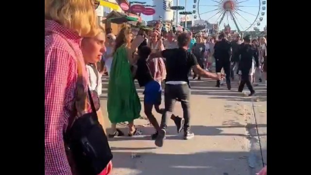 Zaczepiał i popychał ludzi na Oktoberfest. W Polsce, by taki typ zaraz wyłapał na beret