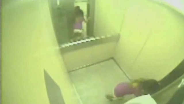 Dziewczyna z szybkim refleksem wygrywa z niesprawną windą