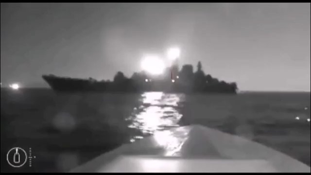 Pierwszy udany ukraiński atak na okręt Federacji Rosyjskiej. Jest nagranie z motorówki!
