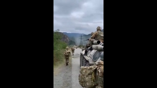 Kolumny wojskowe Azerbejdżanu ruszyły w kierunku Górskiego Karabachu [WIDEO]