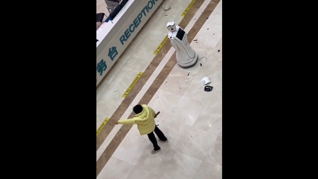 Pacjent chińskiego szpitala zniszczył robota, bo nie potrafił umówić wizyty wizyty