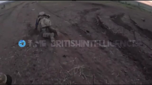 Chwile grozy na ukraińskim froncie. Brytyjscy komandosi wjechali na minę przeciwpancerną.