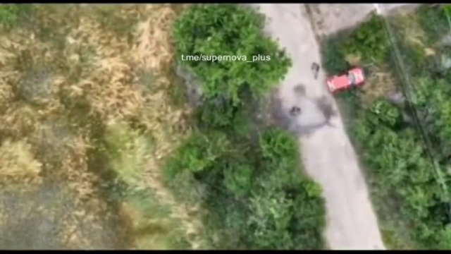 Ukraiński operator drona działa prawie jak snajper