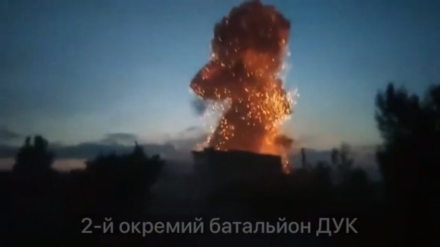 Rosyjska artyleria uderza w budynek mieszkalny w Czasiw Jar