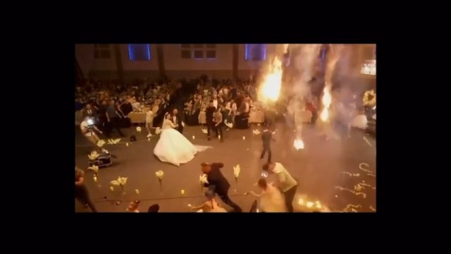 Tragiczne nagranie z Iraku. W czasie wesela wybuchł pożar i zawalił się budynek [WIDEO]