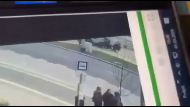 Mamy wideo z chwili wypadku w Szczecinie. 33-latek wjechał w tłum ludzi [WIDEO]