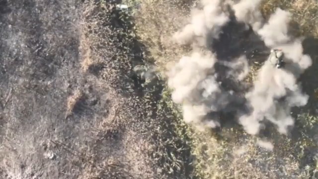 Ukraiński dron celnie uderza w rosyjską piechotę
