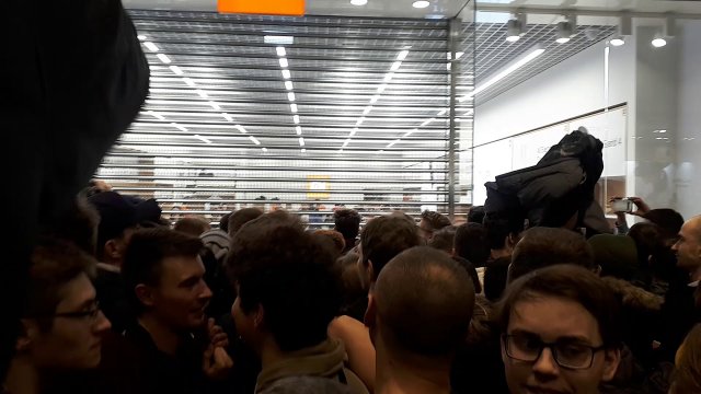 Zemsta tłumu po zamknięci MiStore w Galerii Mokotów.