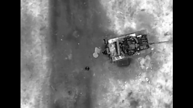 Granat zrzucony z drona trafił prosto pod nogi rosyjskiego żołnierza