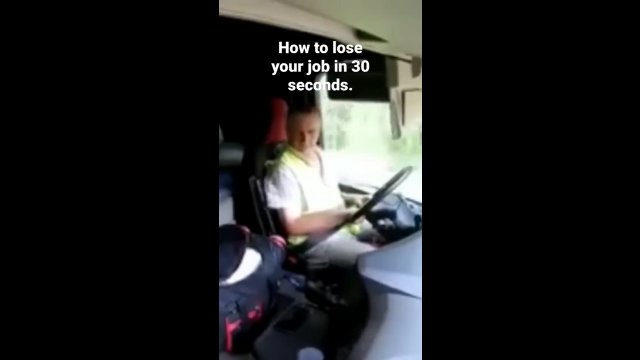 Kierowca ciężarówki pokazał jak stracić pracę w ciągu 30 sekund