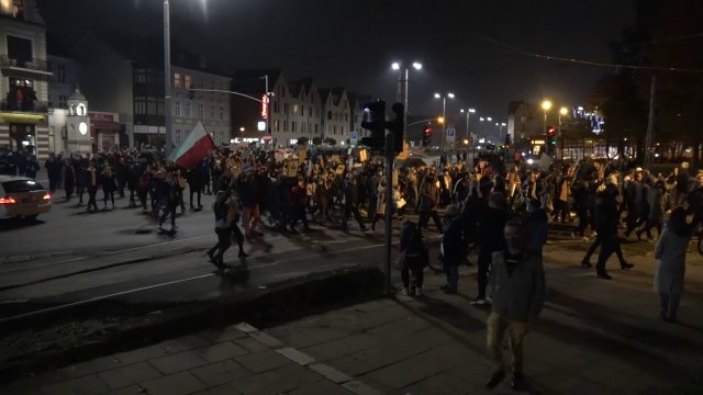 Protest w obronie praw kobiet - tysiące osób na ulicach Gdańska.