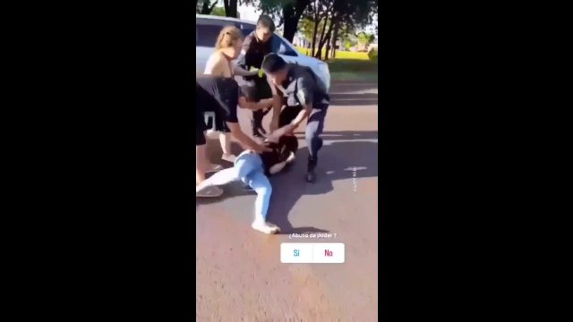 Kobiety zaatakowały policjanta. W tym momencie żarty się skończyły