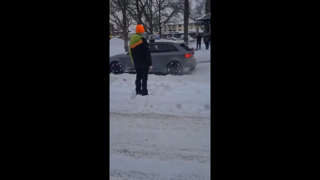 Niemiecka inżynieria vs. zaśnieżona droga