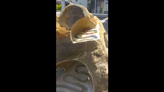 Kamienny tor dla kulek stworzony przez Tsubota Stone Shop Japan
