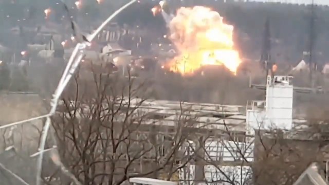 Zniszczenie rosyjskiego BMD-4 dzięki ukraińskiej broni przeciwpancernej