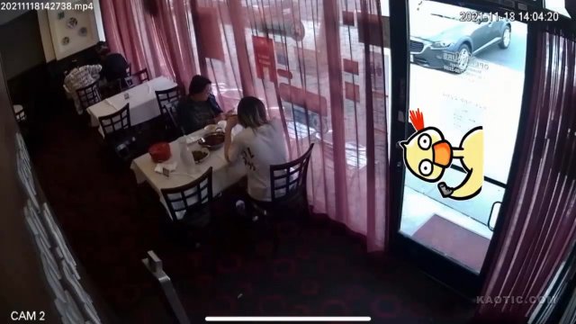 Kierowca wbił się samochodem wprost do restauracji