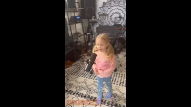 3-letnia dziewczynka pokochała heavy metal